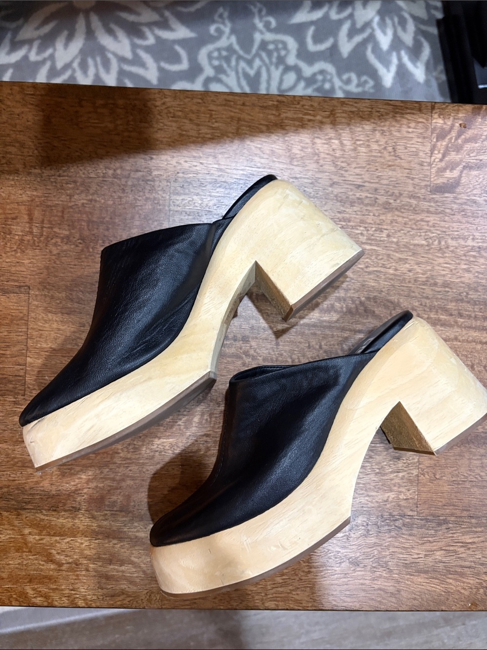 E8 by Miista clogs. Size 37. Black.